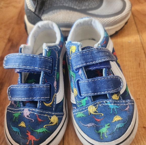 Vans - Picture 3 of 6